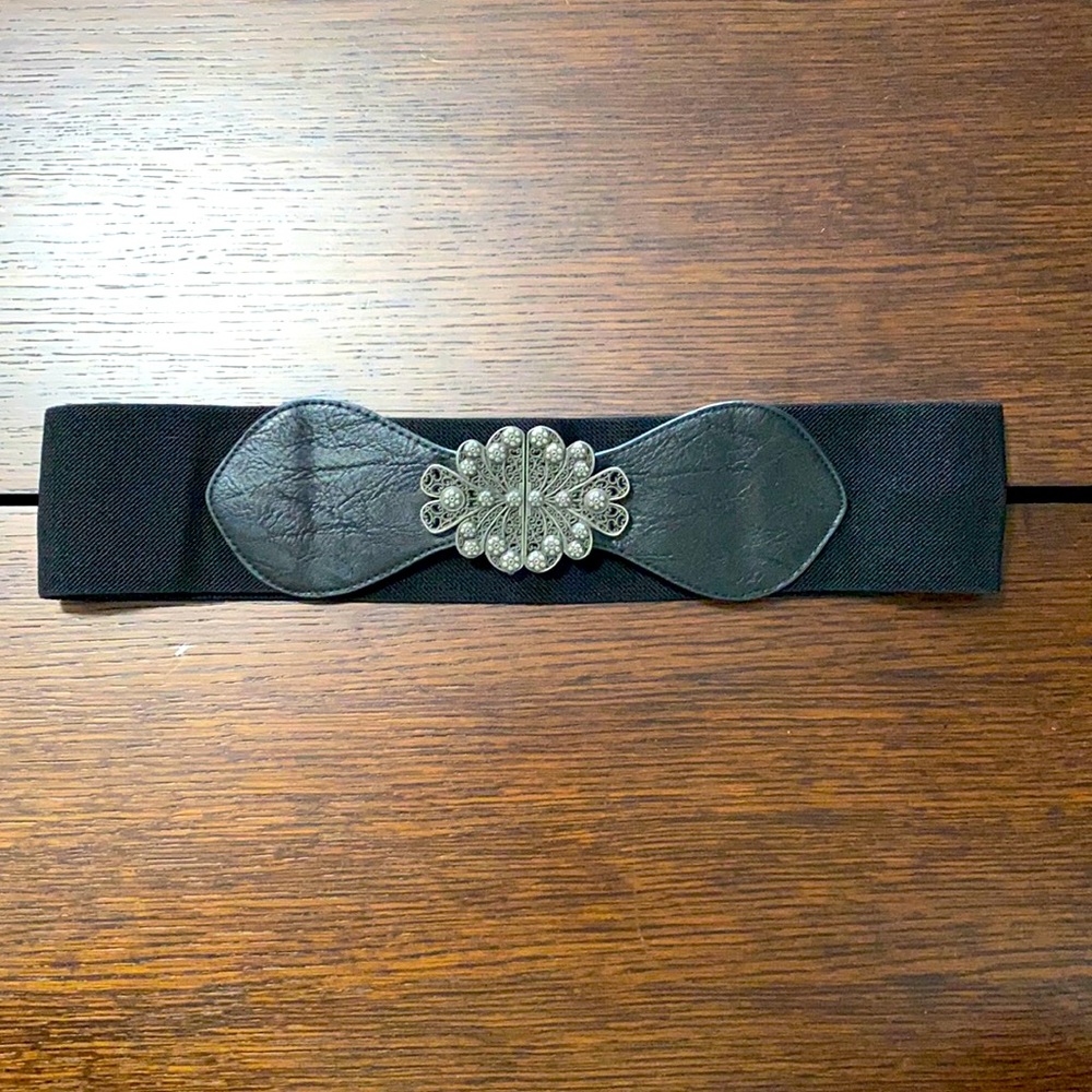 M/L Black Belt with metal clasp